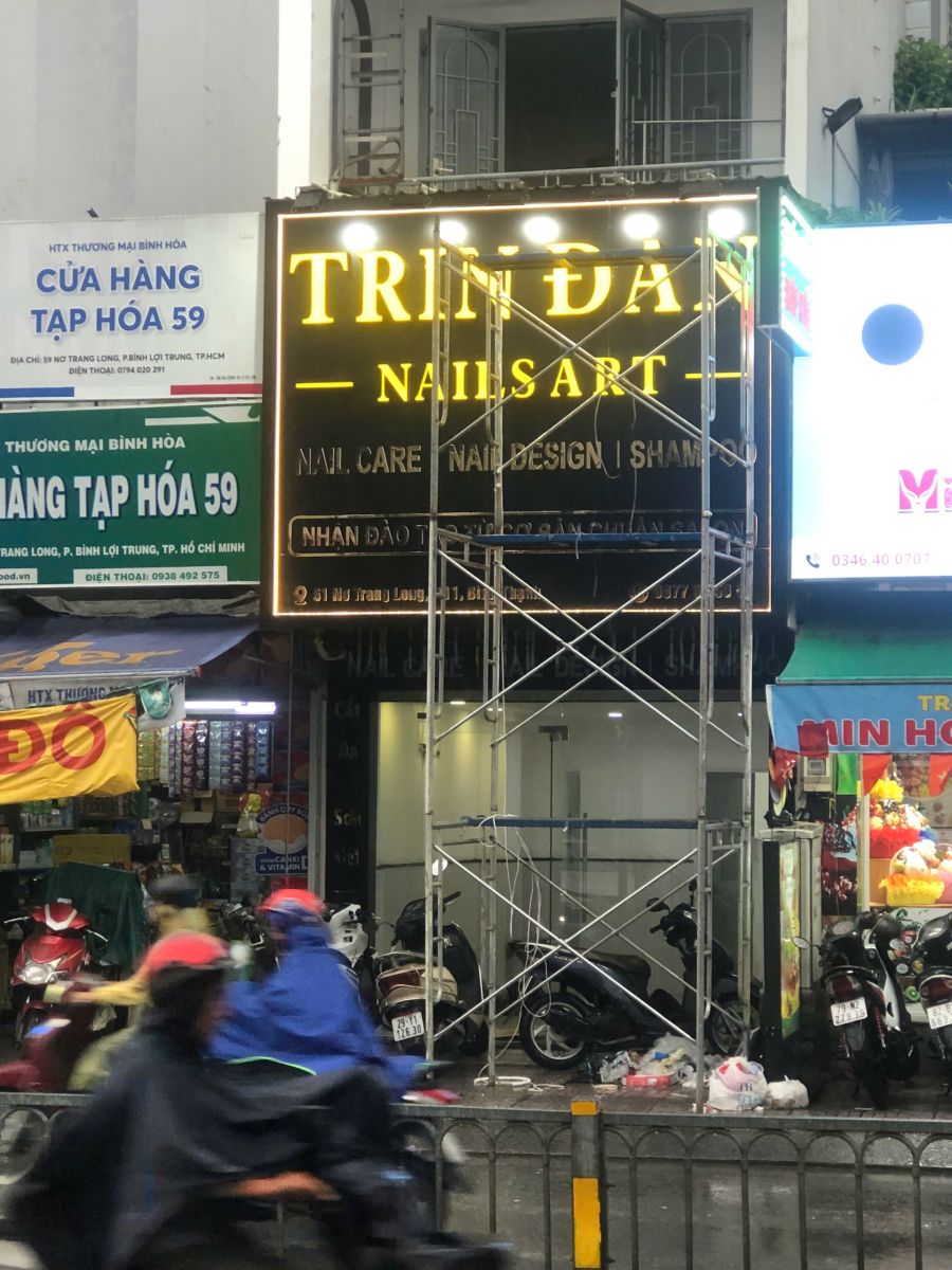 Hộp đèn tiệm nail
